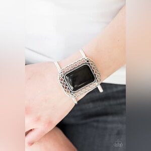 ❤️‍🔥5/$25❤️‍🔥 PLAINS and Simple Black Bracelet